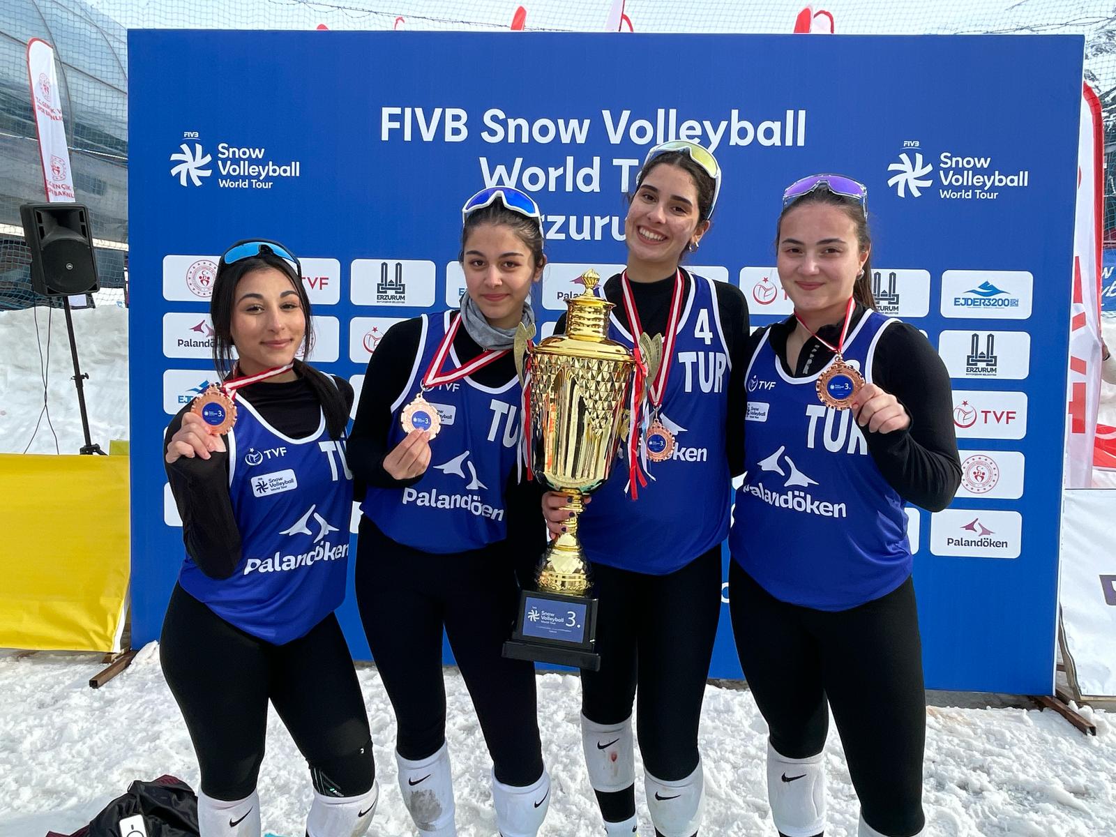 KAR VOLEYBOLUNDA DÜNYA ÜÇÜNCÜSÜ OLDUK.