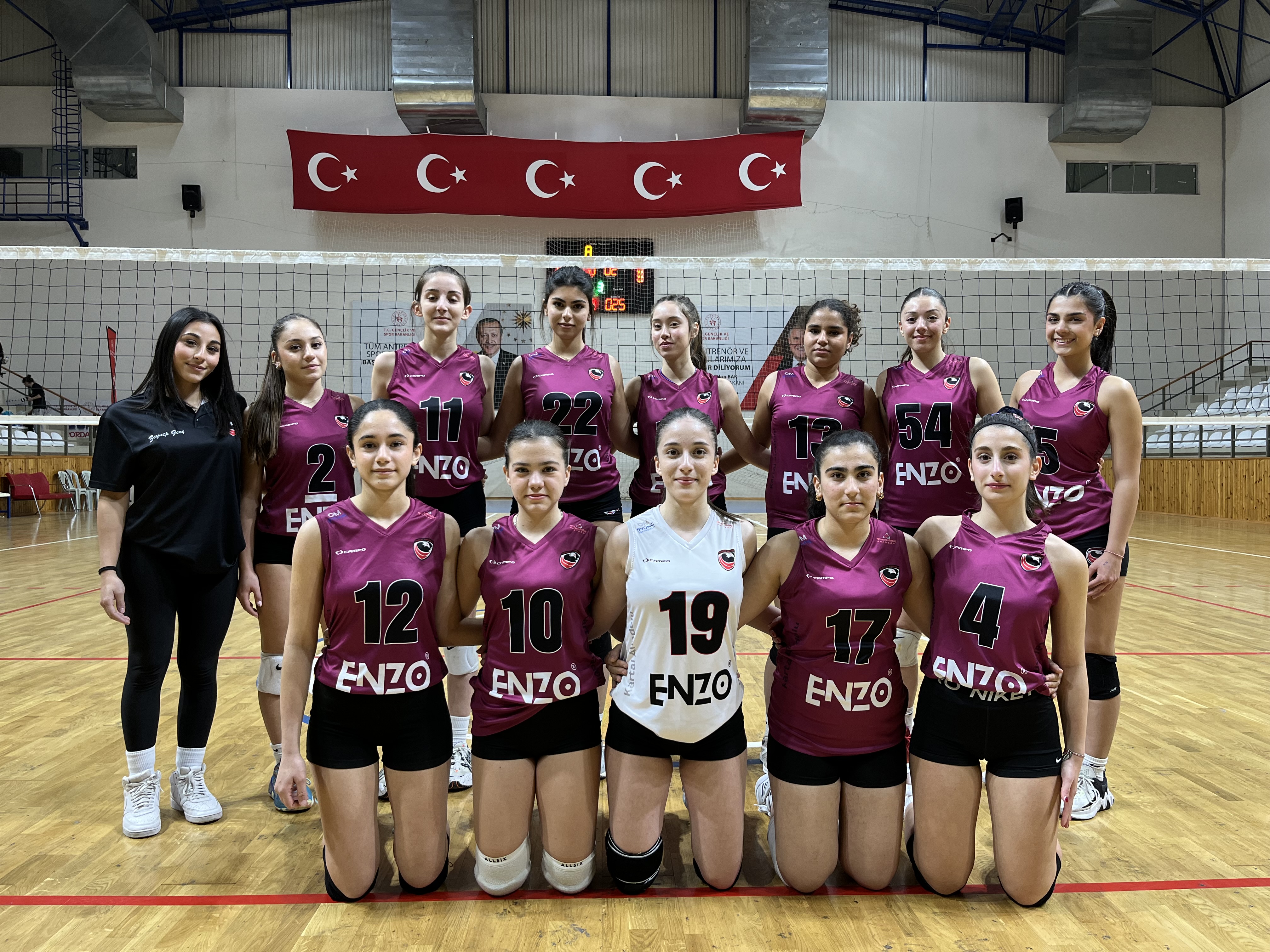 KÜÇÜK KIZLARDAN BLOK GALİBİYET